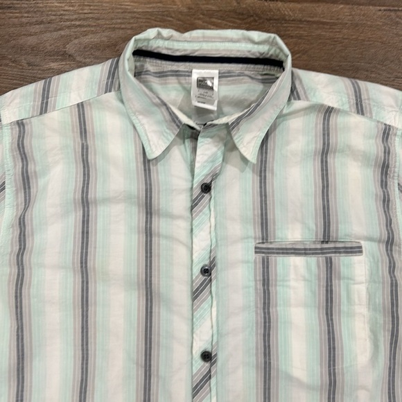 The North Face Mens Short Sleeve Button Up Shirt Striped green/gray w/pocket - Picture 2 of 14